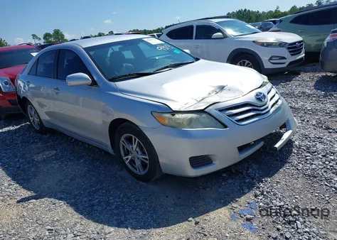 2010 Toyota Camry Le z USA, uszkodzony, nr VIN 4T4BF3EK0AR011594